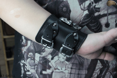 Bracciale in pelle B7 skull goth rock metal punk